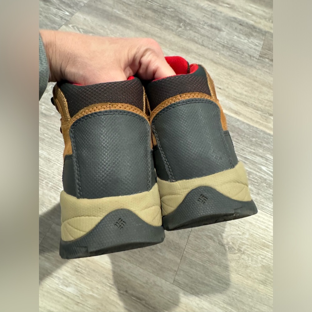 Columbia Brown Suede Hiking Boots with Red Accents - Picture 5 of 12